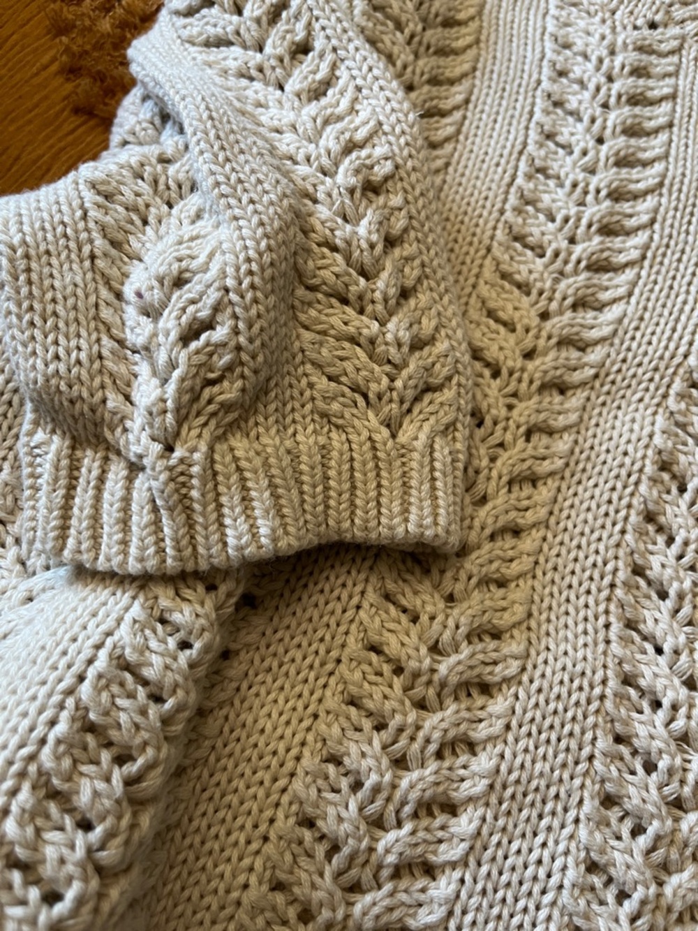 Small women’s Gap short sleeved sweater - Picture 2 of 4